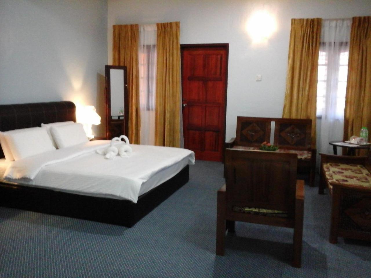 Kesedar Hotel Travel & Tours Sdn Bhd Gua Musang Buitenkant foto